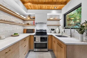 Fridge, microwave, oven, stovetop - Stylish 2BR/2BA |Large Private Patio|Near Downtown (Vancouver)