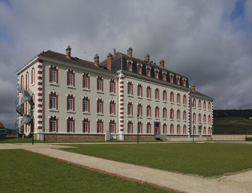 Heritage Apartment for 4 in Epernay