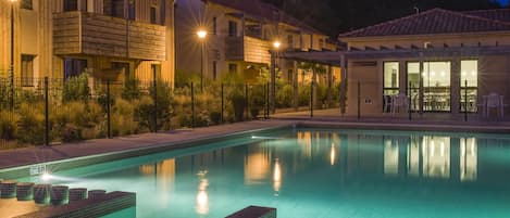 Apartment | Pool | Outdoor pool, a heated pool