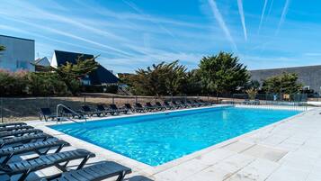 Apartment | Pool | Outdoor pool, a heated pool