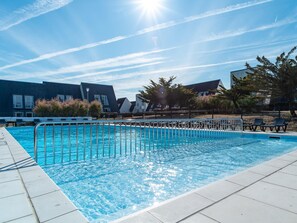 Apartment | Pool | Outdoor pool, a heated pool - Stay for 5 Near Beach (Guidel)