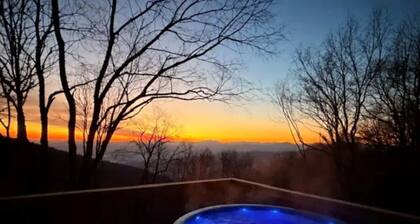 Luxury Cabin, Hot Tub, High Elevation, Panoramic Views, 3 Bedroom, Maggie Valley
