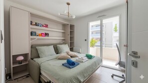 Desk, Internet, bed sheets - L'apogée, centre et terrasse (Montpellier)