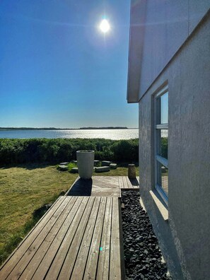 Terrace/patio - Holiday home just 10 meters from private beach (Roslev)
