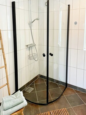Shower - Enchanting holiday home with alpacas in Lundeborg (Lundeborg)