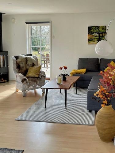 Enchanting holiday home with alpacas in Lundeborg