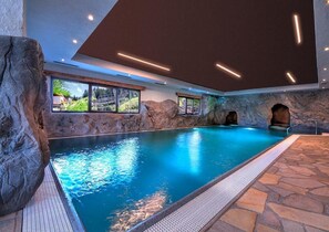 Indoor pool, open 10:00 AM to 7:30 PM, sun loungers - Hotel Selva (Folgarida)