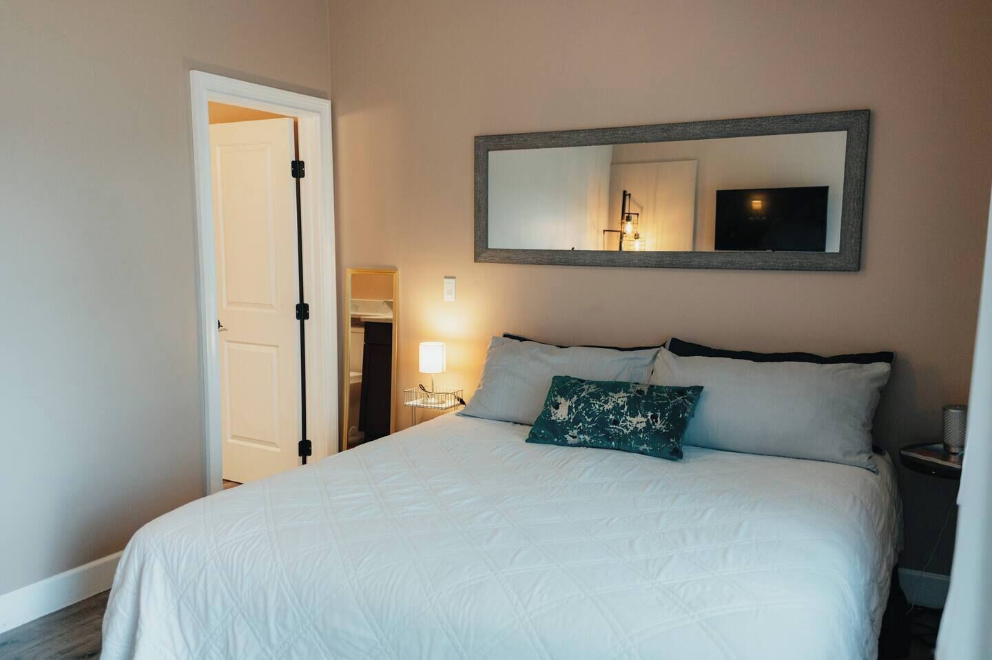 1 chambre, fer et planche à repasser, lit parapluie, Wi-Fi gratuit