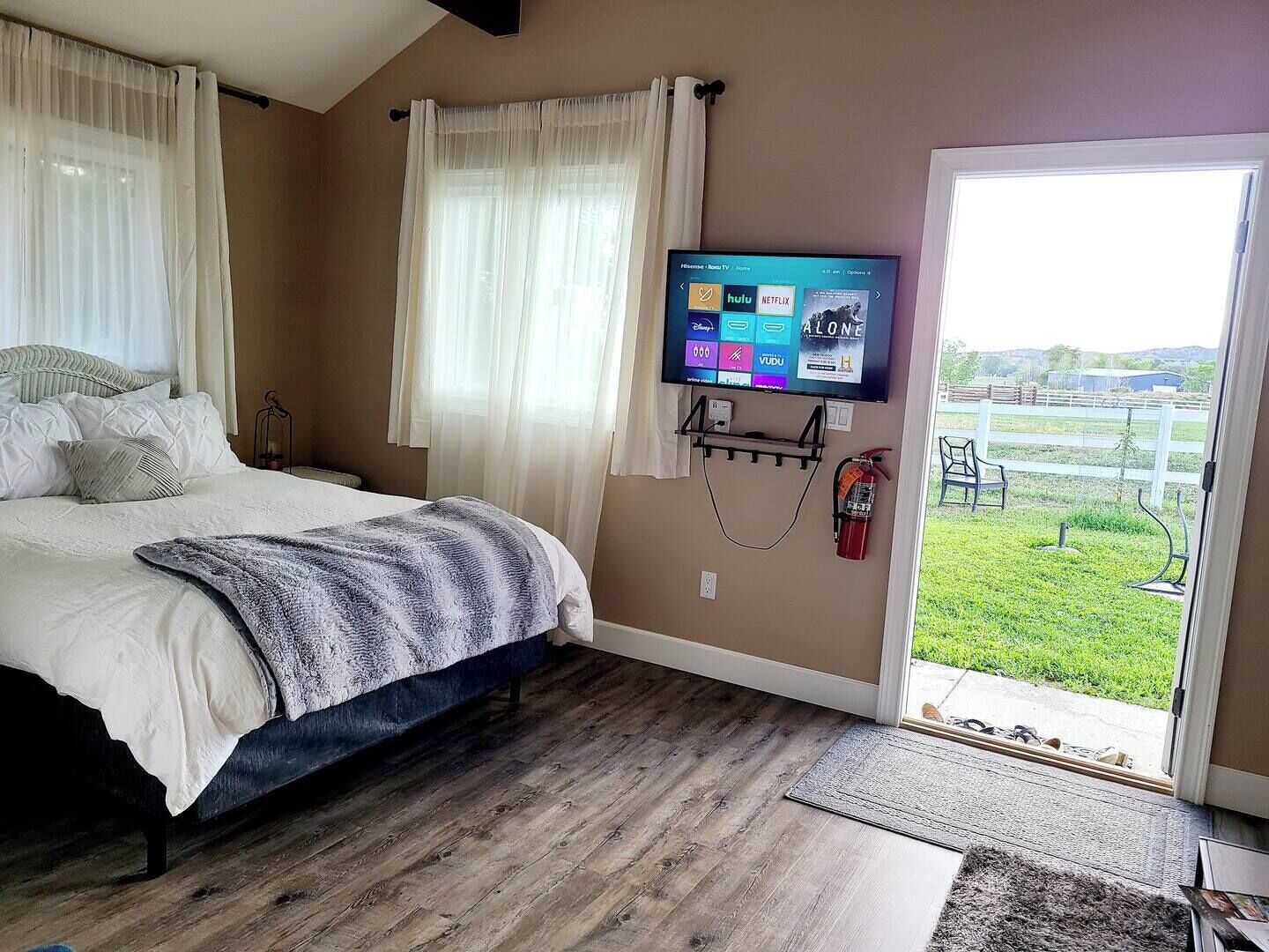 Iron/ironing board, travel crib, free WiFi, bed sheets