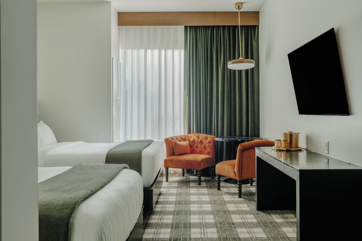 Habitación Deluxe doble | Ropa de cama de alta calidad, edredones de plumas, escritorio