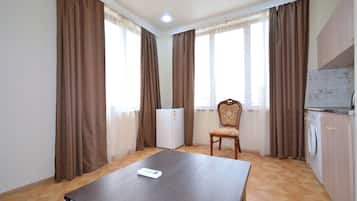 Deluxe Apartment, City View | Interior