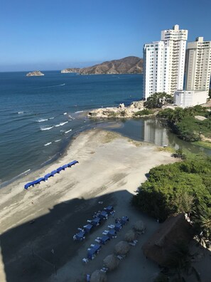 Beach - Comfortable apartment in condominium with beach and numerous amenities (Santa Marta)