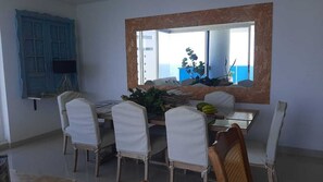 Dining - Comfortable apartment in condominium with beach and numerous amenities (Santa Marta)