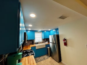 Coffee/tea maker, fridge, microwave, oven - Historic & Walkable Downtown St. Augustine 3 Bedroom (St. Augustine)