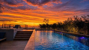 Outdoor pool, a heated pool - Babylon 1709, 17th floor  City view & La Sabana (San José)