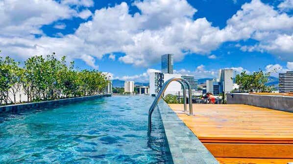 Outdoor pool, a heated pool