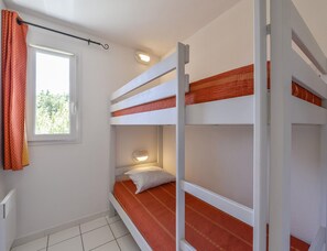 House | 2 bedrooms, bed sheets - Country Stay for 6 in Provence Vineyards (Saint-Saturnin-les-Avignon)