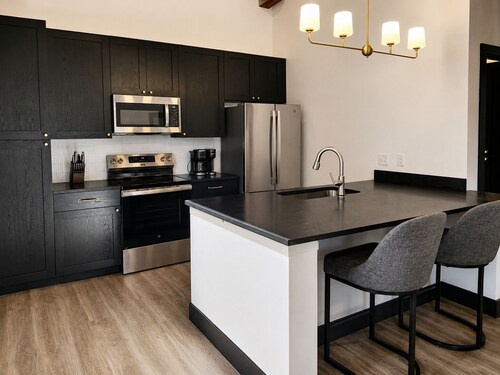 Brick & Bed - Riverfront Loft - 405