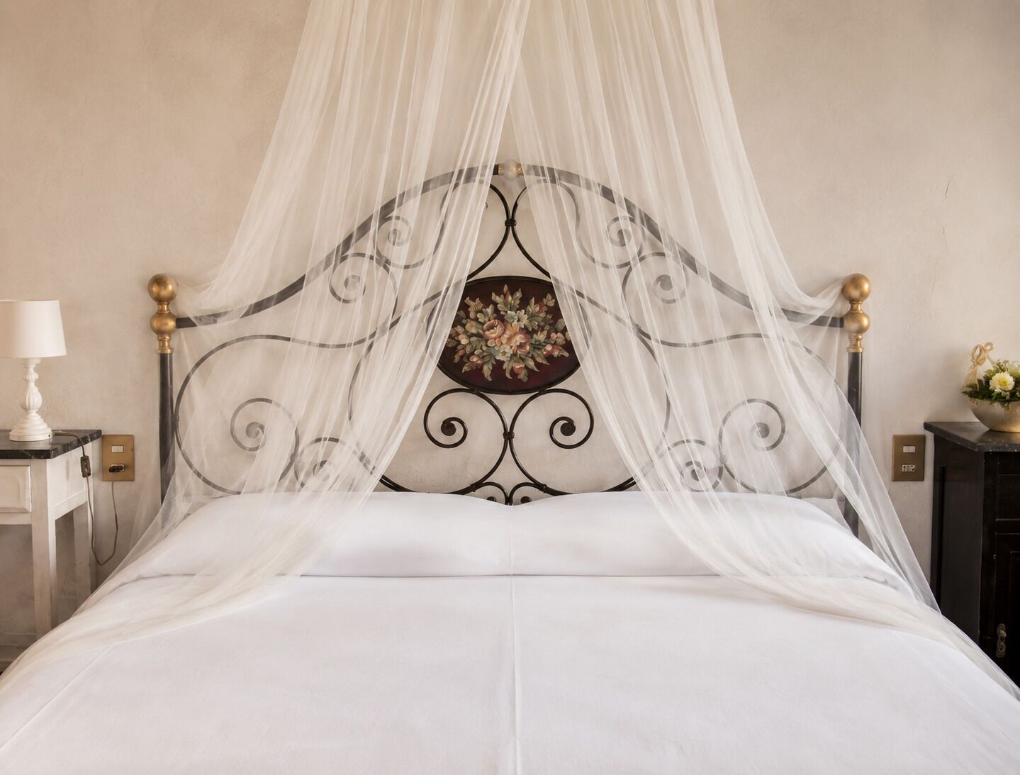 Deluxe Room | Individually furnished, desk, iron/ironing board, free WiFi