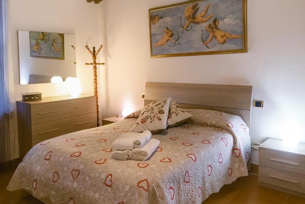 Individually furnished, desk, iron/ironing board, free WiFi