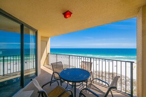 Condo, 3 habitaciones | Restaurante al aire libre