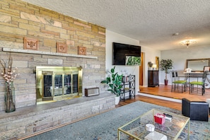 Apartment (3 Bedrooms) | Interior - 6 Mi to Downtown Vancouver: Peaceful Unit w/ Deck (Vancouver)