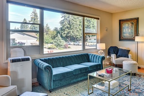 Apartment (3 Bedrooms) | Interior - 6 Mi to Downtown Vancouver: Peaceful Unit w/ Deck (Vancouver)