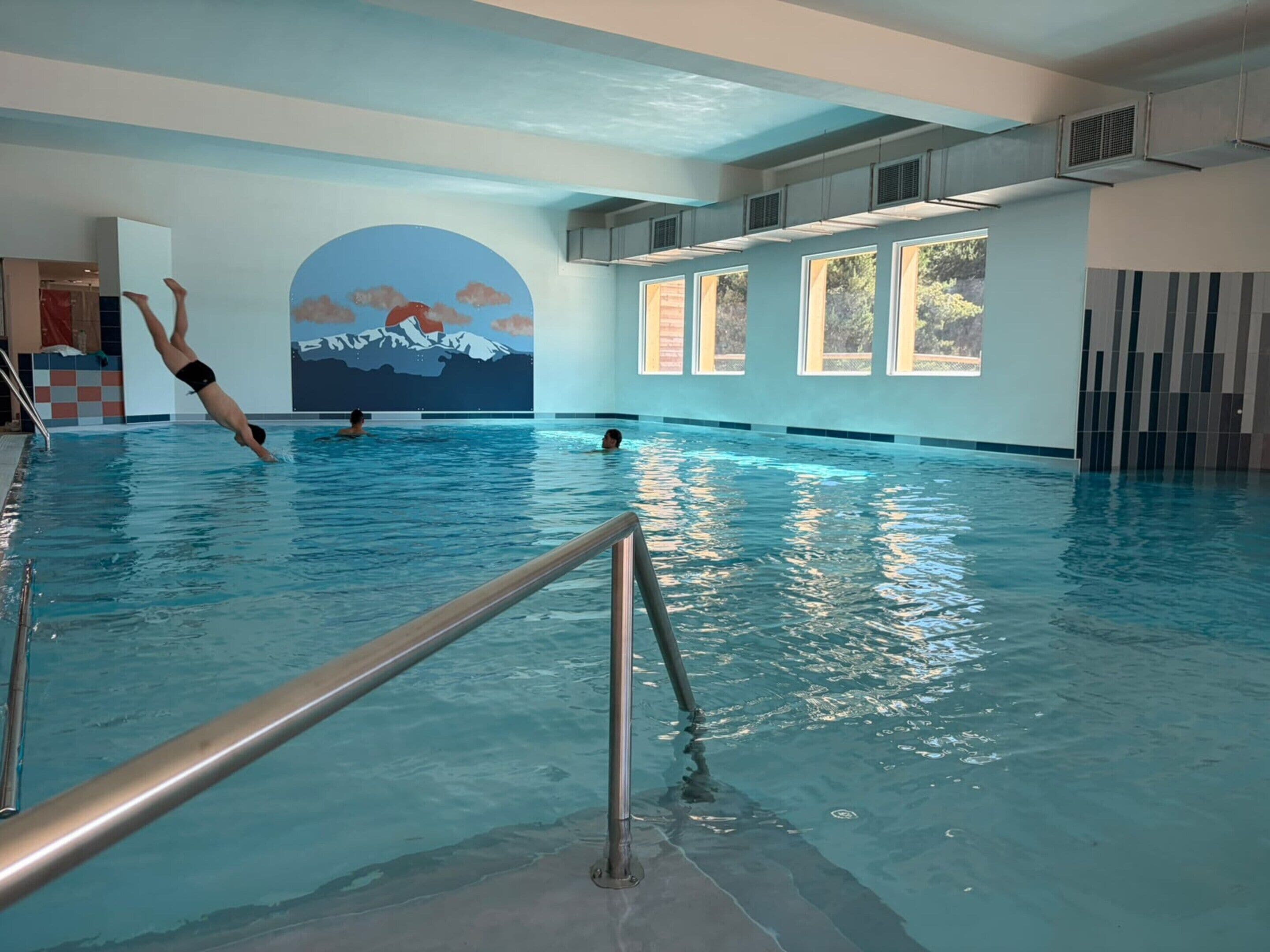 Apartemen | Kolam renang | Kolam renang indoor dan kolam renang outdoor