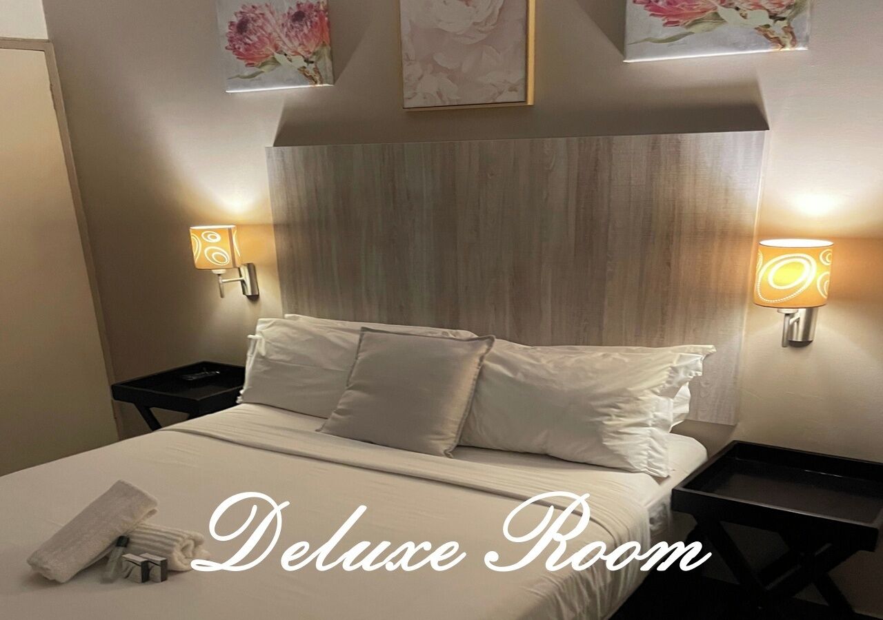 Habitación Deluxe doble | Tabla de planchar con plancha, wifi gratis, ropa de cama