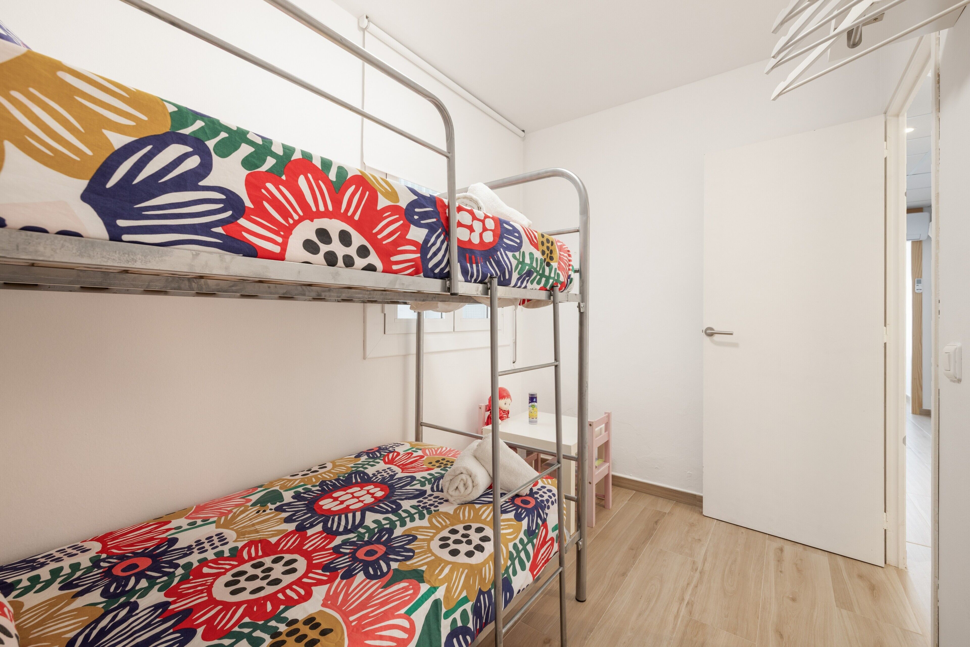 3 chambres, fer et planche à repasser, Wi-Fi, draps fournis