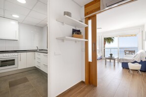 Interior - Beachfront Apartment l'arquitecte (L'Ampolla)