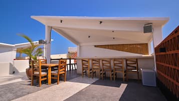 Comfort Suite, Lake View | Outdoor dining
