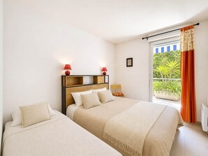 2 bedrooms, iron/ironing board, WiFi, bed sheets - Beau 3 pièces, terrasse, quartier golf (La Grande-Motte)