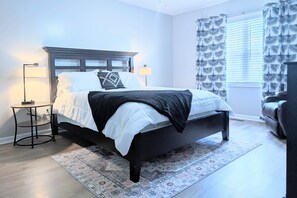 Iron/ironing board, WiFi, bed sheets - Southern Comfort 3BR/2.5 bath 5 min to base*pool* (Enterprise)