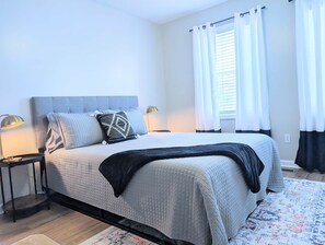 Iron/ironing board, WiFi, bed sheets - Southern Comfort 3BR/2.5 bath 5 min to base*pool* (Enterprise)