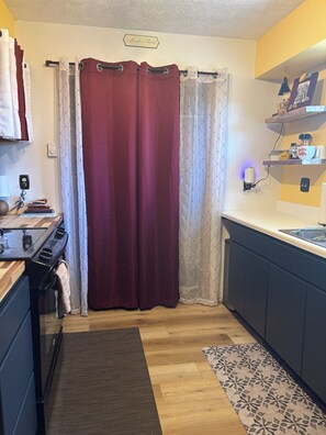 Private kitchen - Cute & comfy, close be Gallatin County Fairgrounds & Gallatin Valley BMX Park (Bozeman)