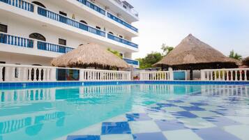 12 outdoor pools