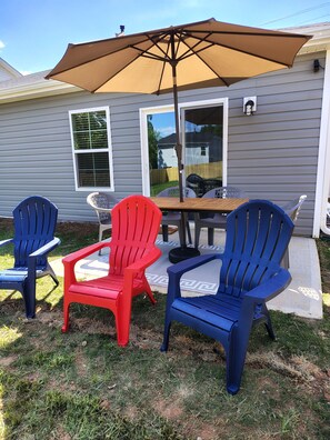 Outdoor dining -  Brand New Modern House Close To Everything Greenville SC  Offers (Greenville)