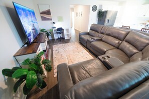 Smart TV -  Brand New Modern House Close To Everything Greenville SC  Offers (Greenville)