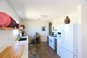 Kaffetrakter/tekoker, kjøleskap, mikrobølgeovn og ovn