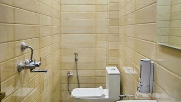 Family Quadruple Room, City View | Bathroom | Shower, towels