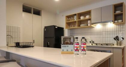 w* | Design-Forward 2BR w/ Balcony in Miraflores