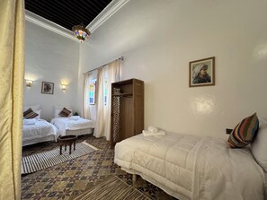 Habitación estándar con 1 cama matrimonial o 2 individuales | Wifi gratis 
