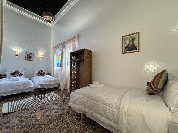 Habitación estándar con 1 cama matrimonial o 2 individuales | Wifi gratis 