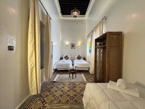 Habitación estándar con 1 cama matrimonial o 2 individuales | Wifi gratis 