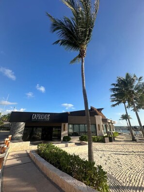 Exterior - Family Beach Resort and Spa, Cancun - sleeps 6 (Cancun)
