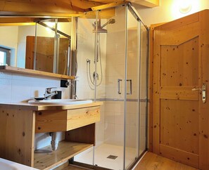 Hair dryer, bidet, towels, soap - Vrbo Property (Trentino-Alto Adige)