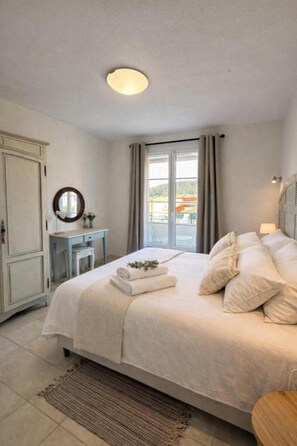 Room - Lavender Cottage, residence with pool (Callian)