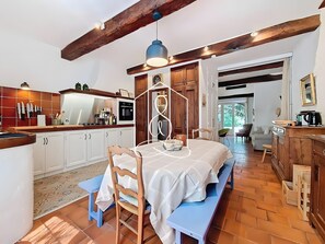 Fridge, microwave, oven, stovetop - Sous l'if du marquis, villa with private pool (Montauroux)