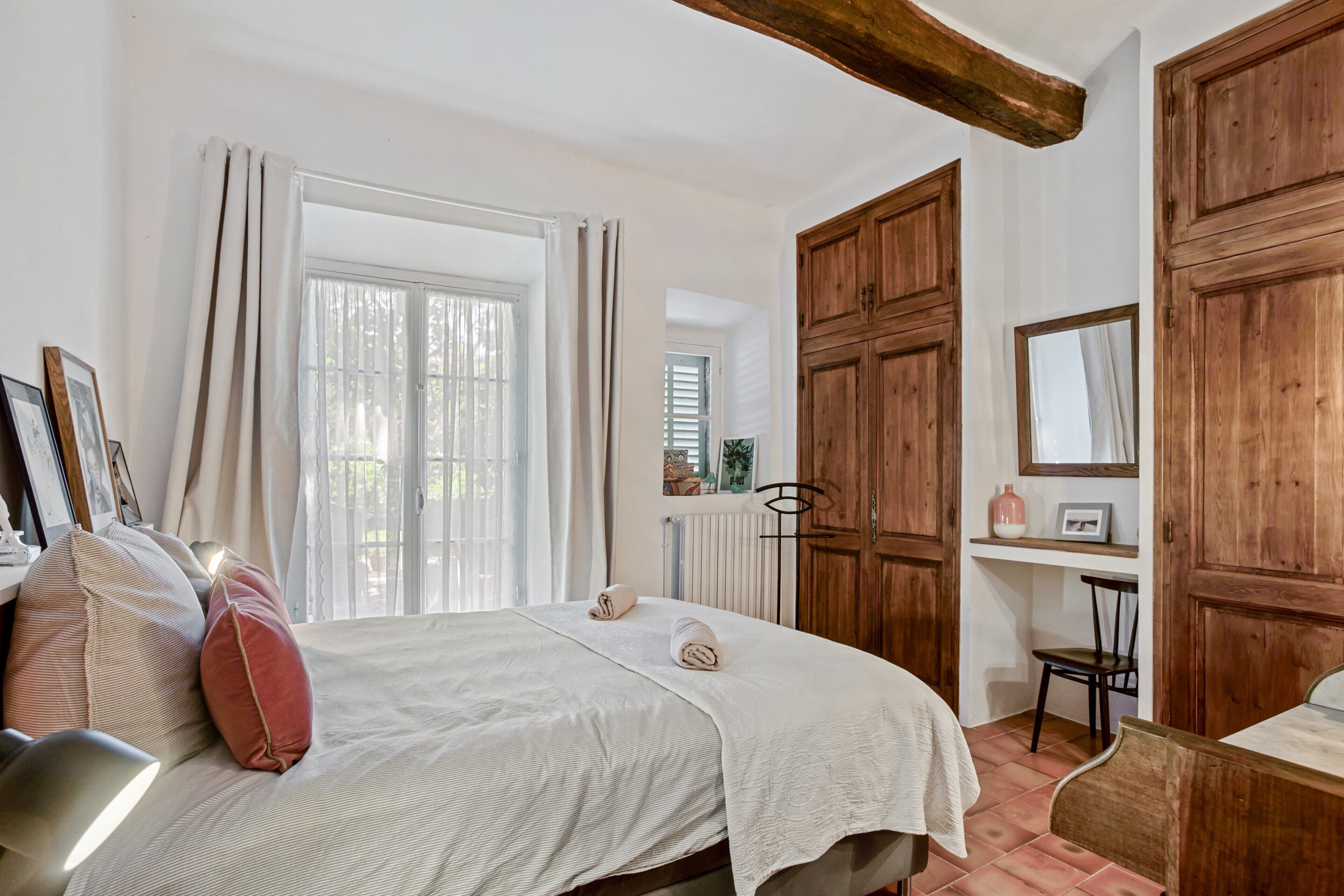 4 chambres, fer et planche à repasser, Wi-Fi, draps fournis